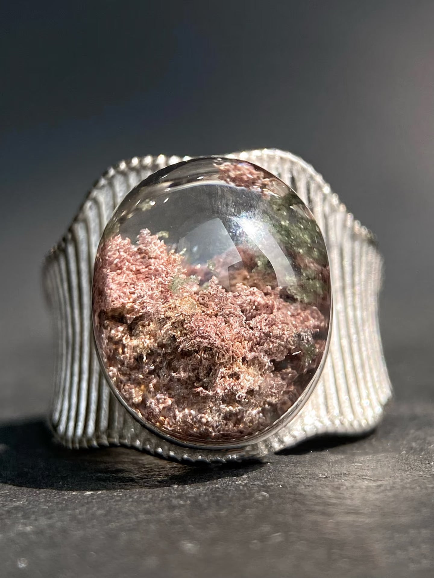 Why is it that crystal rings are quietly replacing diamonds as the new generation of jewelry favorites？